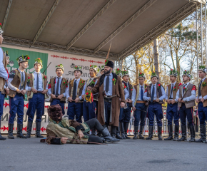 Уникалният фестивал „Ямболски коледарски буенек“ привлече хиляди жители и гости на града      